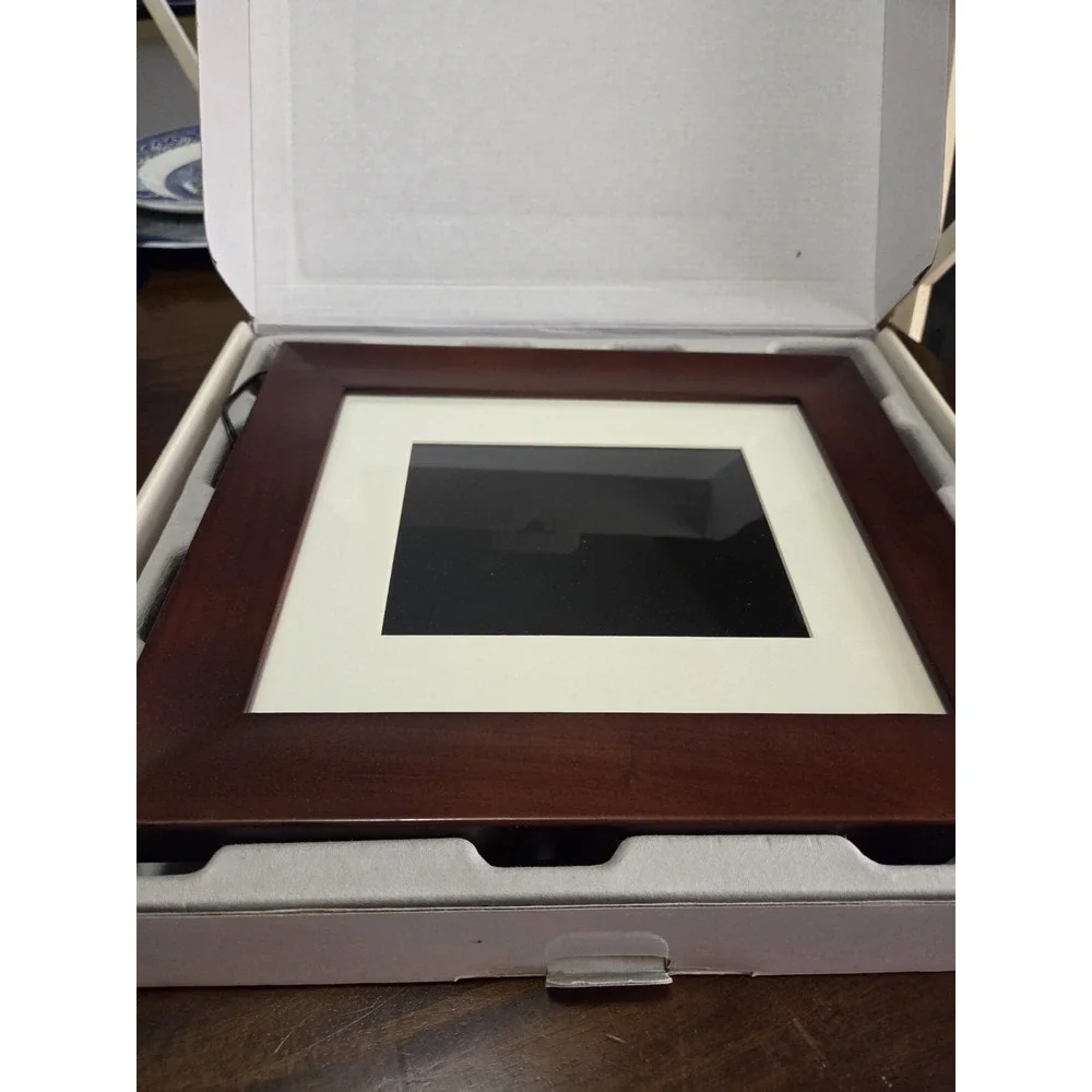 GiiNii 8 Inch Digital Picture Frame -Store Up to 3200 Photos 8